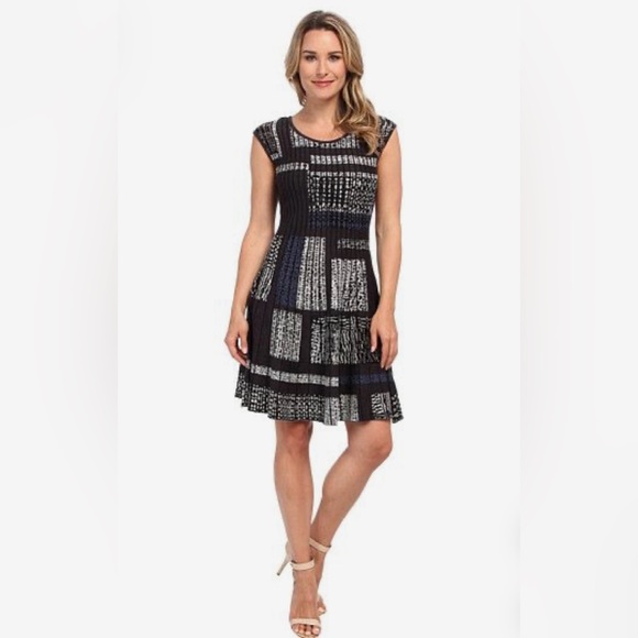NIC+ZOE Dresses & Skirts - NIC+ZOE Traveling Twirl Dress in Black/Blue/White Print Size Medium